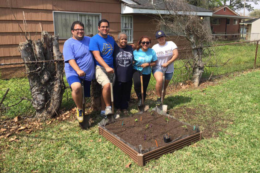 Students building a garden at Alternative Spring Break.