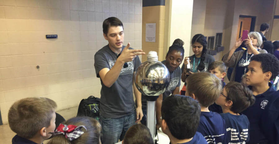 SET student demonstrates at Fiesta of Physics 2016 event.