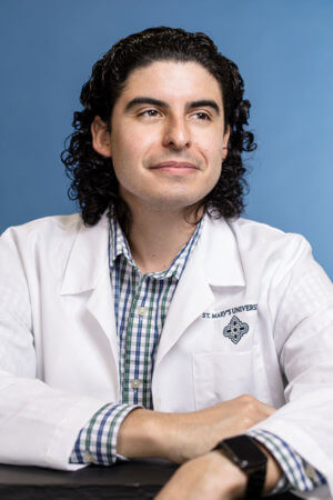 Dr. Hugo Salazar