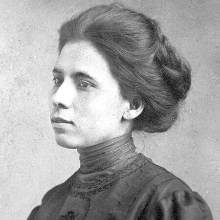 Jovita Idár in studio portrait by Garcia Studio. ca 1905. Courtesy UTSA Libraries Special Collections.