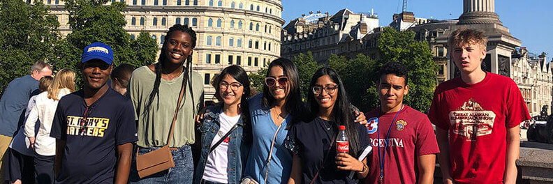 Honors Program students visit London and take a group photo.