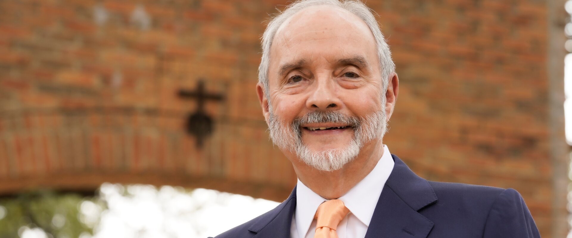 Web banner with photo of Law Alumni President Richard Morales Jr. (J.D. '69)