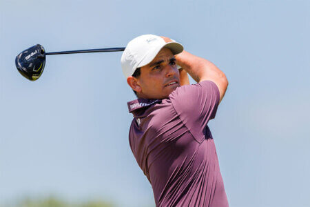 Gonzalez Ramirez (B.B.A. ’20) tees off during a recent round of golf. 