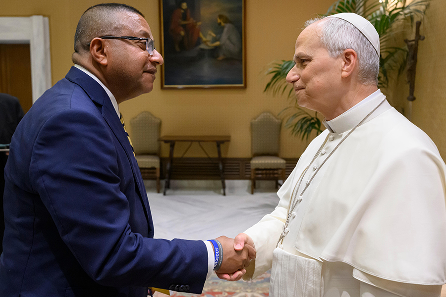 President Winston Erevelles greets Pope Leo XIV in the Vatican. © Vatican Media